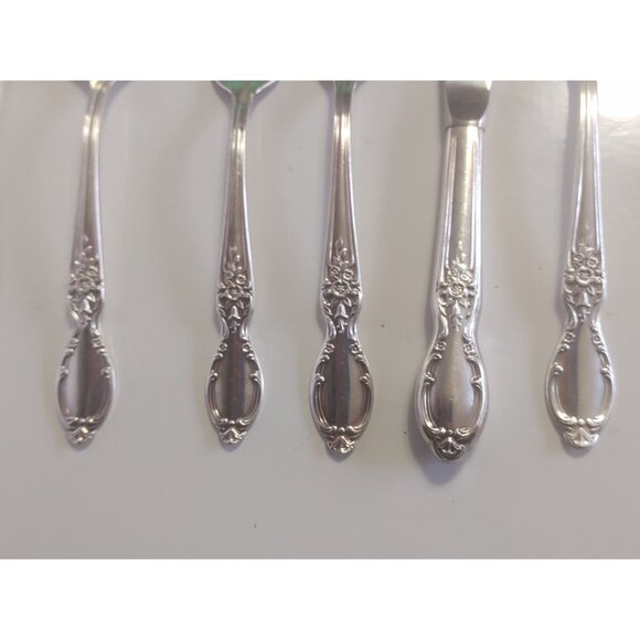 Vintage WM Rogers & Son Silver Plated Cutlery Set - Picture 8 of 14